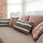 Macs Townhouse 4*