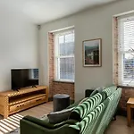 Macs Townhouse 4* دونغارفان