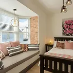 Macs Townhouse 4* دونغارفان