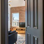 Aparthotel Macs Townhouse