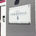 Macs Townhouse Апарт-отель Дангарван
