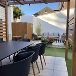 Macs Townhouse Апарт-отель Дангарван