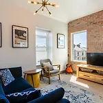 Апарт-отель Macs Townhouse