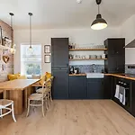 Апарт-отель Macs Townhouse Дангарван