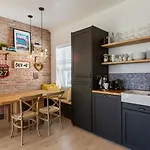 Апарт-отель Macs Townhouse