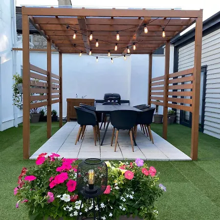 Macs Townhouse Dungarvan Aparthotel