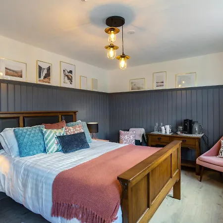 Macs Townhouse Dungarvan Aparthotel 4*