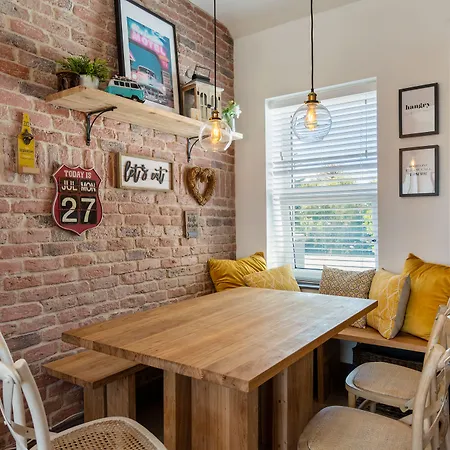 Macs Townhouse 4*
