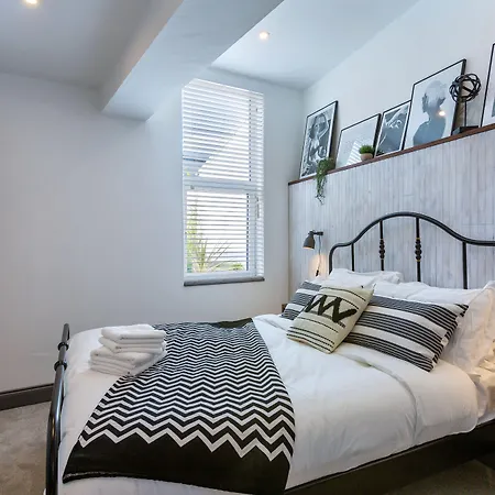 Aparthotel Macs Townhouse