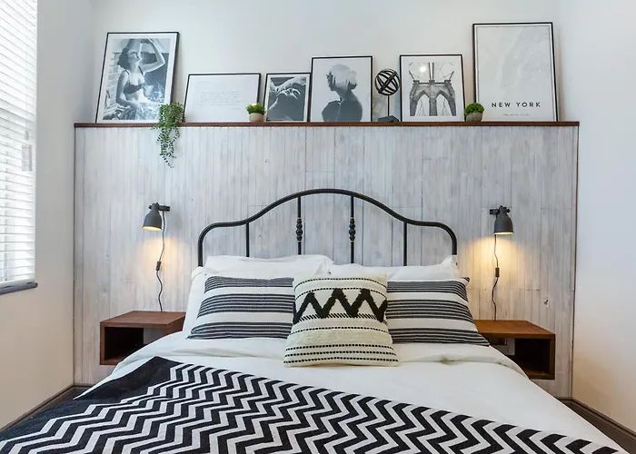 Macs Townhouse 4*