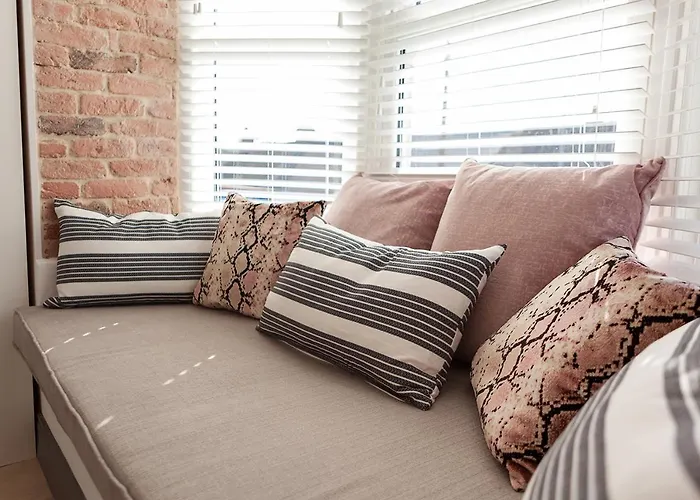 Macs Townhouse 4*