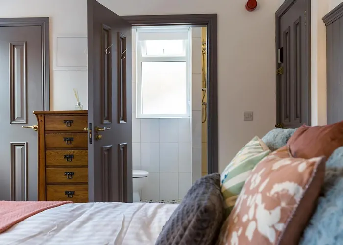 Macs Townhouse 4*